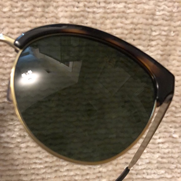 Barely worn authentic Michael Kors sunglasses - Picture 6 of 12